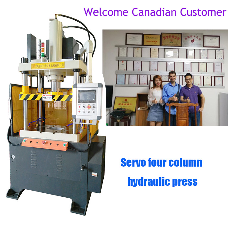 Varmt välkommen kanadensisk kund att besöka fabriken för Servo fyra kolumn hydraulisk press