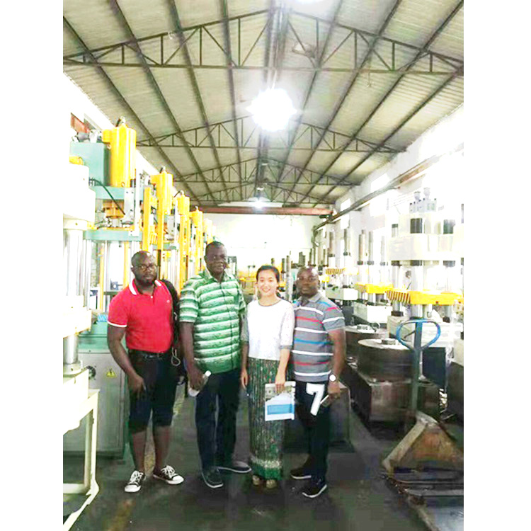 Cooperação com cliente togolês para projeto chave na mão
